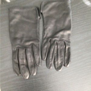 Leather gloves